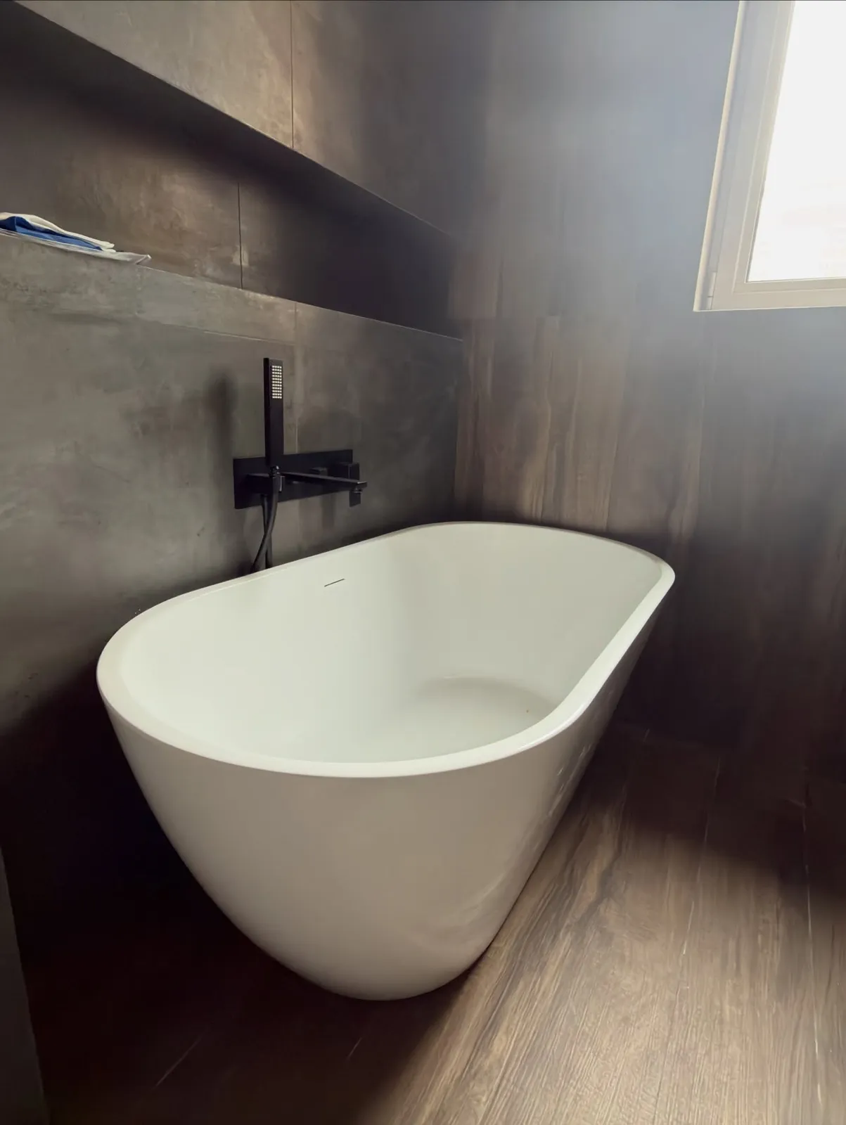Microcement bathroom with freestanding bath — Bexleyheath, London
