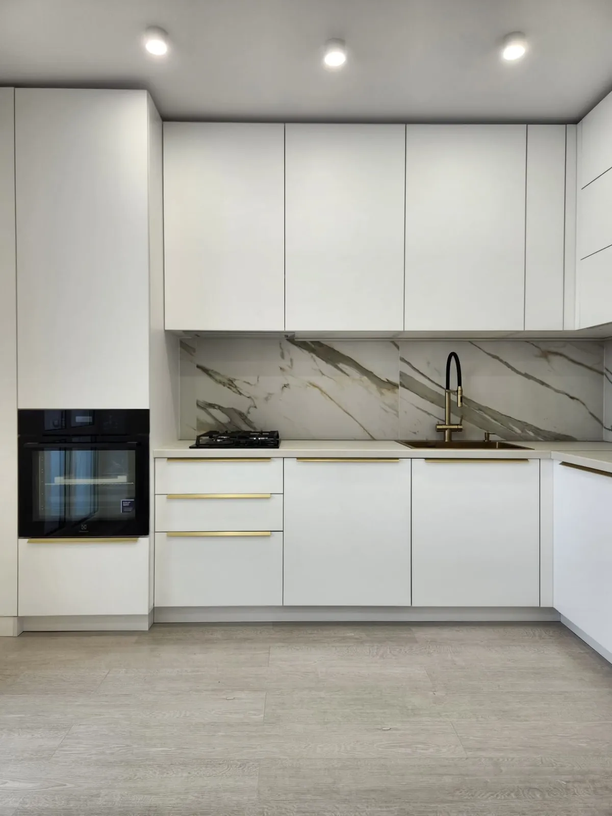White kitchen with marble and brushed brass — Bromley, London