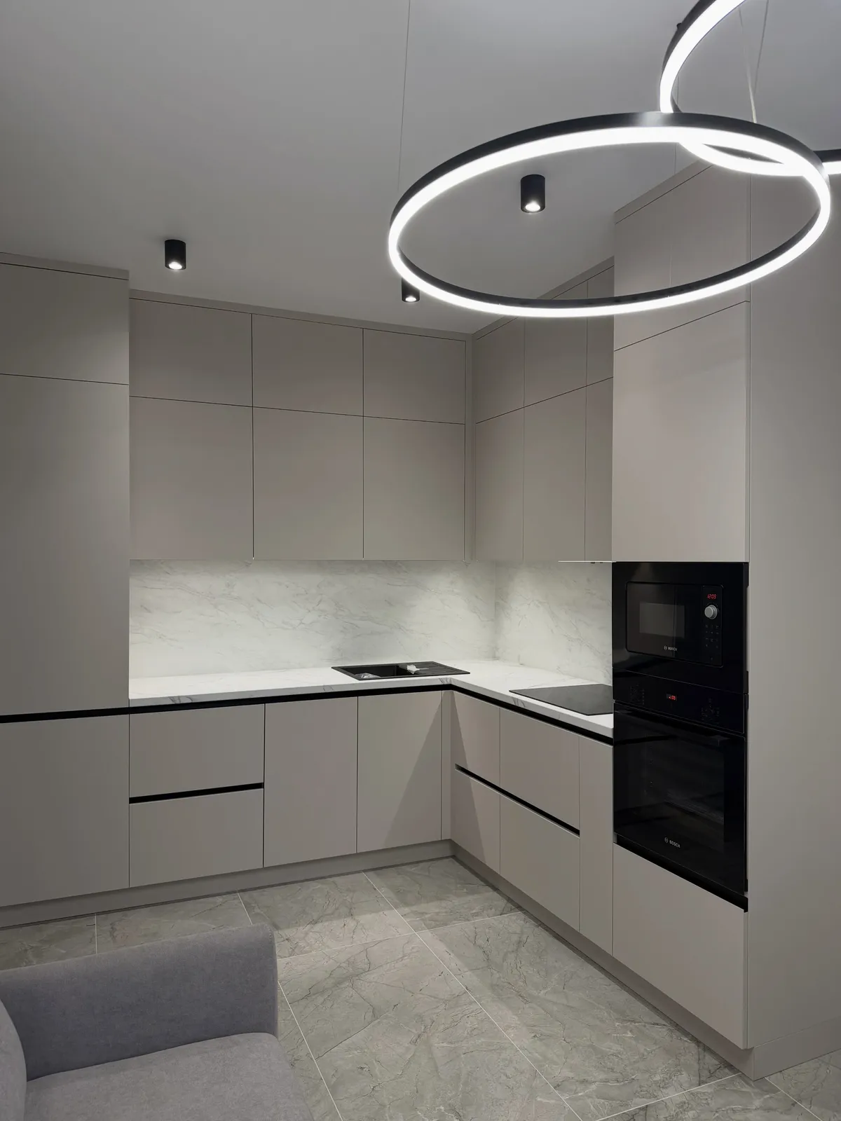 Grey kitchen with marble worktop — Ilford, London