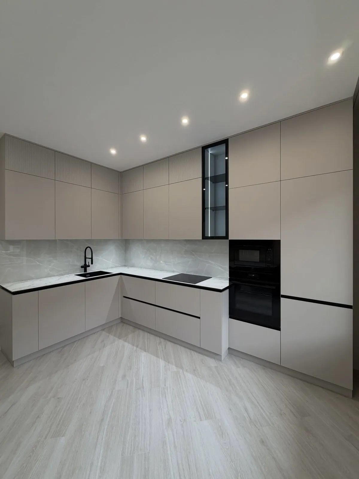 Greige kitchen with onyx-effect splashback — Romford, London