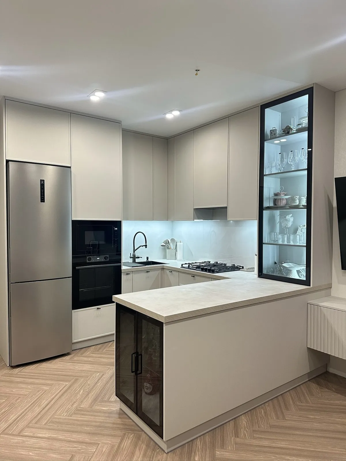 Cashmere kitchen with glass display cabinets — Ruislip, London