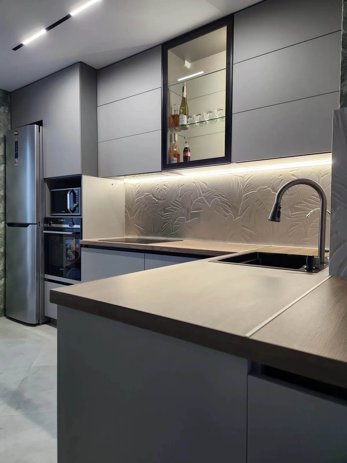 Grey kitchen with wood-effect worktops — Wanstead, London