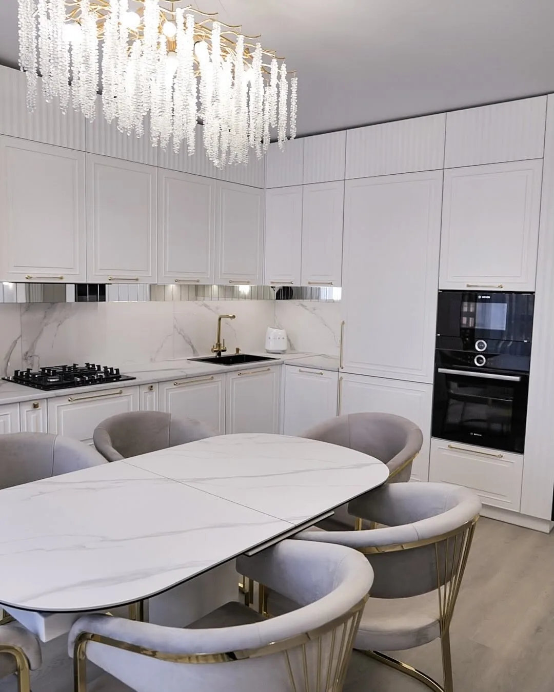 Classic white & gold kitchen with marble dining — Marylebone, London