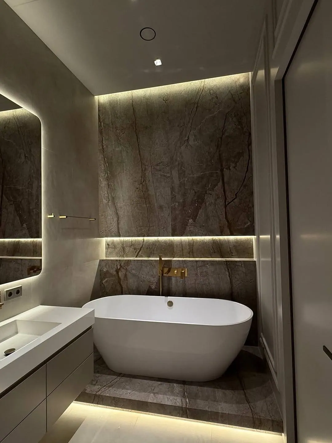 Luxury bathroom with freestanding bath — Herne Hill, London
