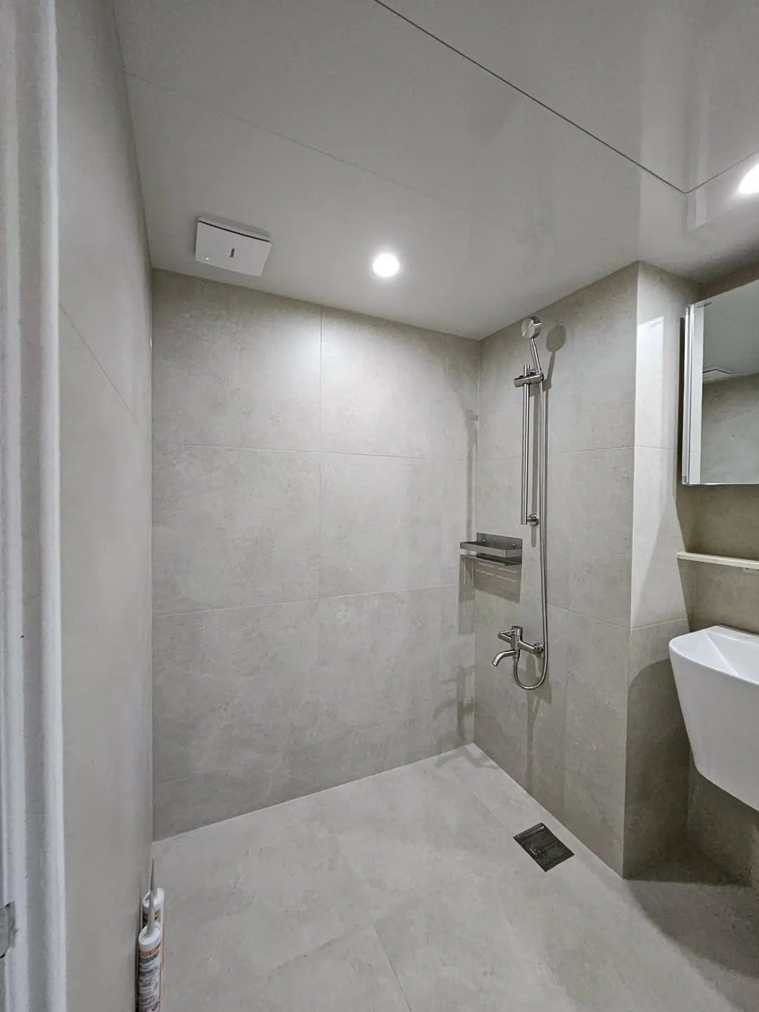 Light stone wet room in Fulham — Fulham, London