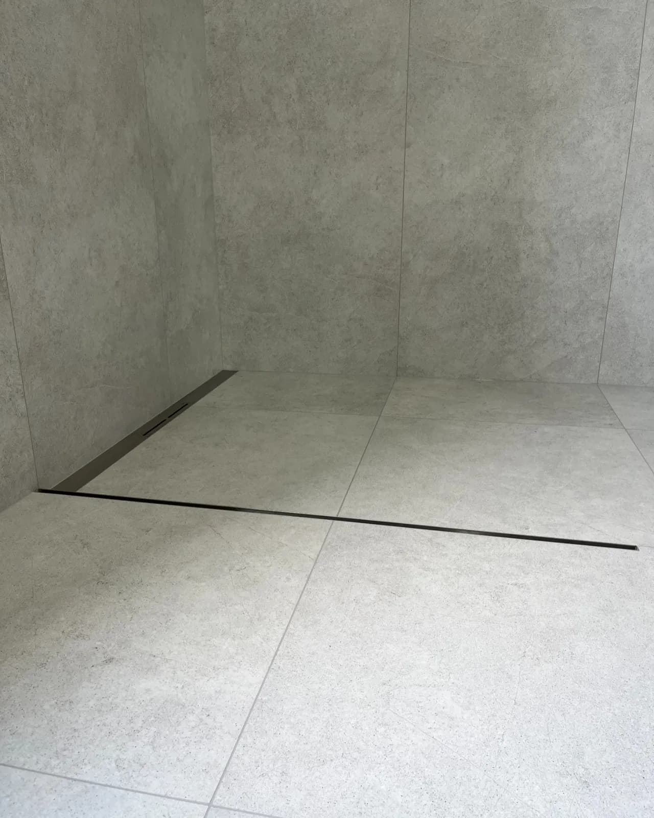 Concrete-effect wet room — Mitcham, London