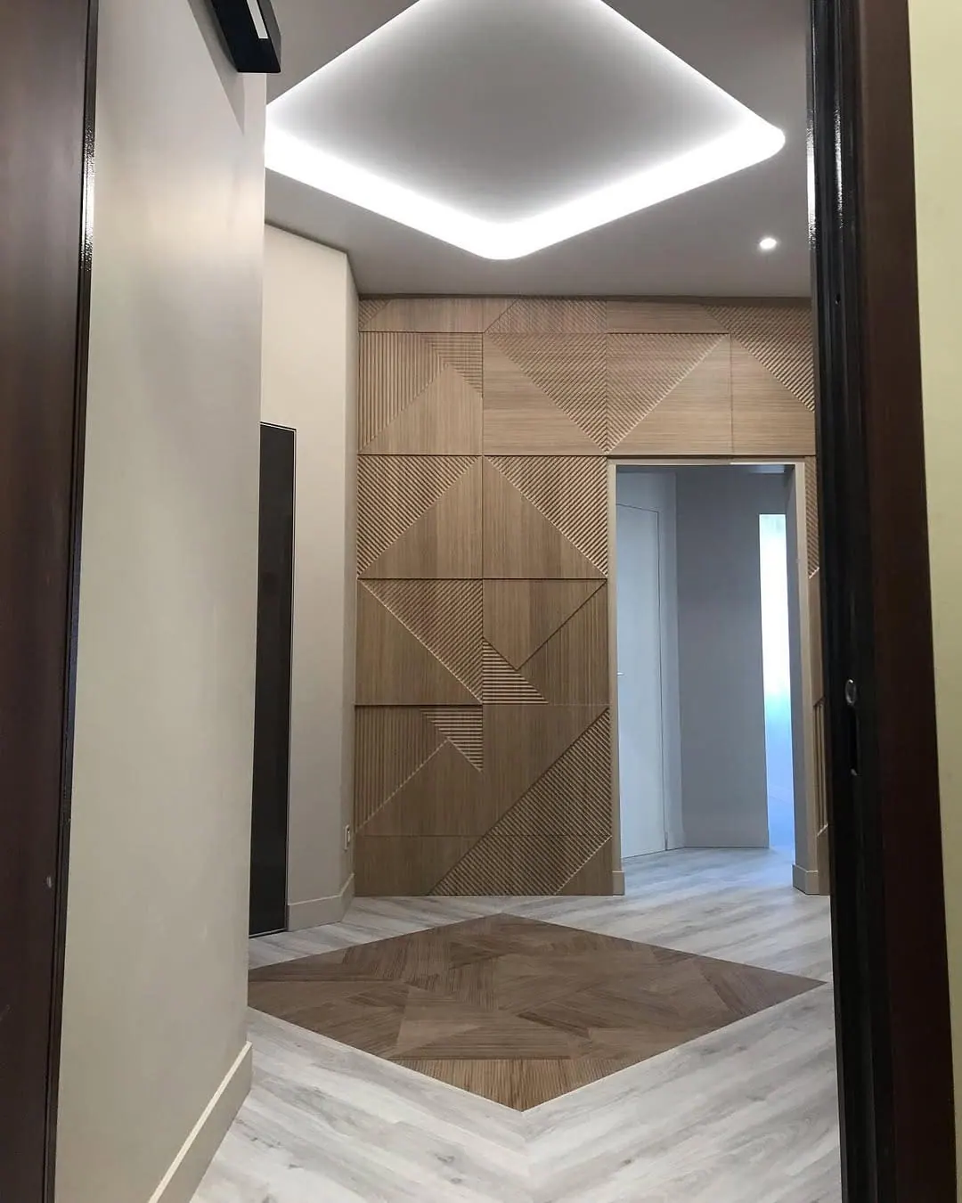 Geometric oak hallway & feature wall — Hammersmith, London