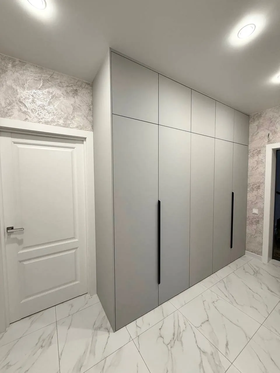 Grey handleless wardrobes — Dagenham, London