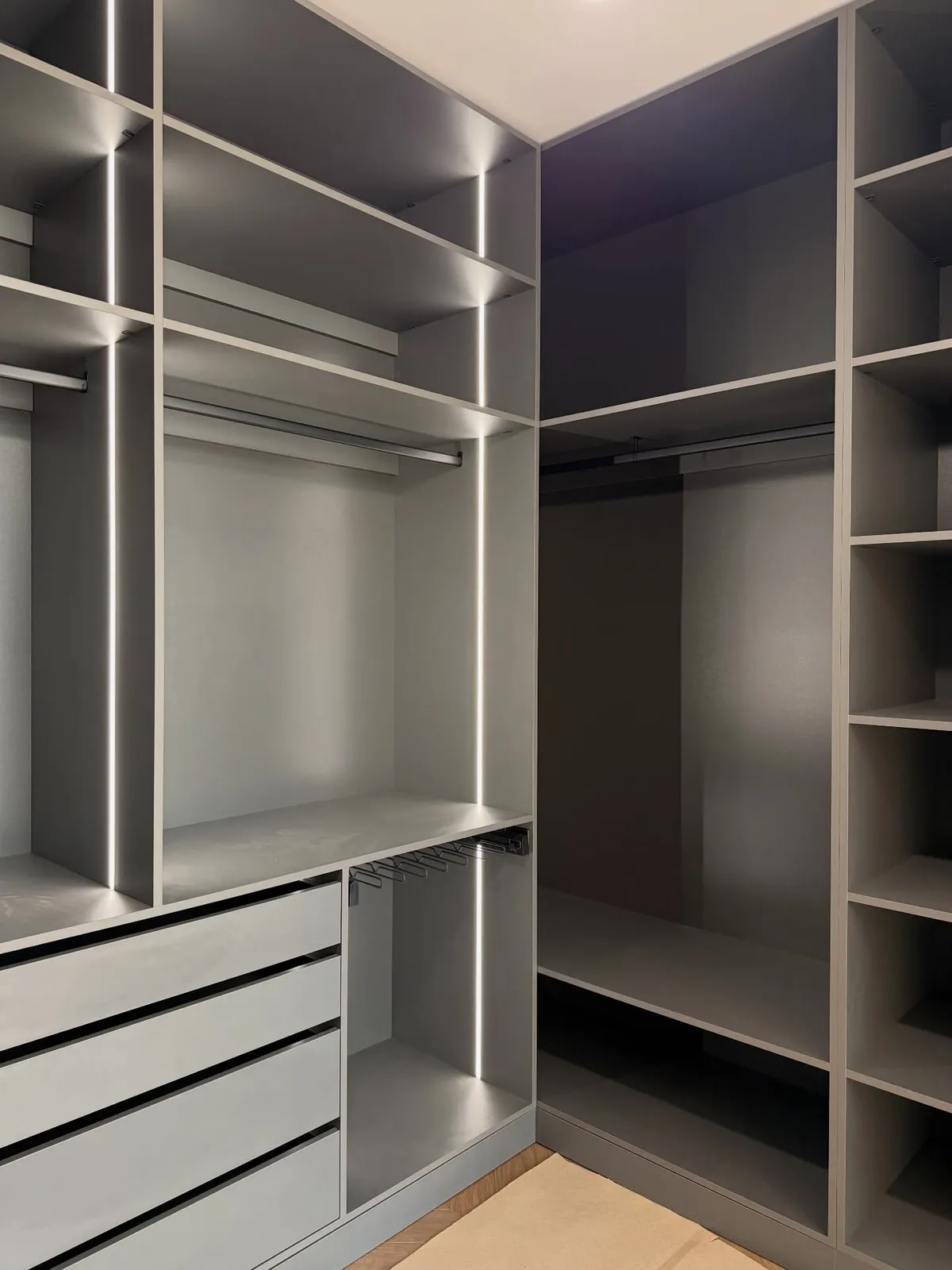Grey walk-in dressing room — Purley, London