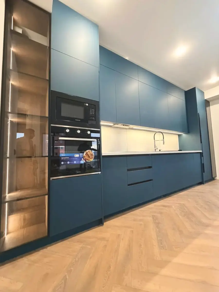 Navy handleless kitchen — Earls Court, London